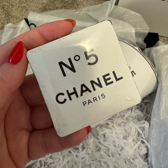 Limited Edition Chanel Set - Chanel N5 L’eau Factory 5 Mystery Box - Picture 6 of 8